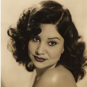 Meet your Posher, Claudia